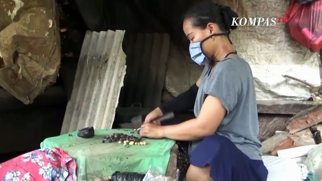 Salut! Rumah Produksi Emping Melinjo Ini Terus Bertahan di Tengah Pandemi