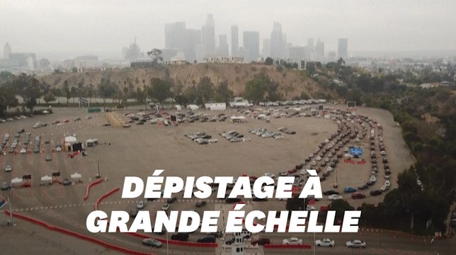 Vue d'un drone, cette file d'attente à Los Angeles pour un dépistage du Covid-19 est impressionnante