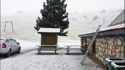 ANTALYA - Antalya'nın yüksek kesimlerine kar yağdı