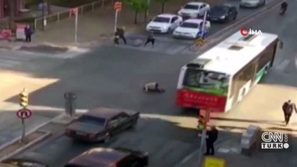 Cadde ortasında ne yaptığına kimse anlam veremedi | Video