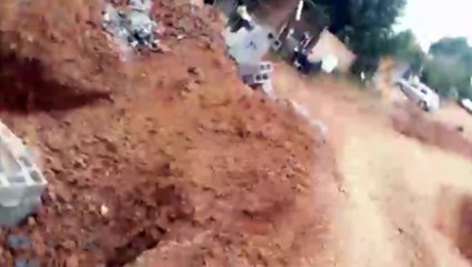 Moradora relata preocupação com acidentes por conta de obra parada do XIV de Novembro