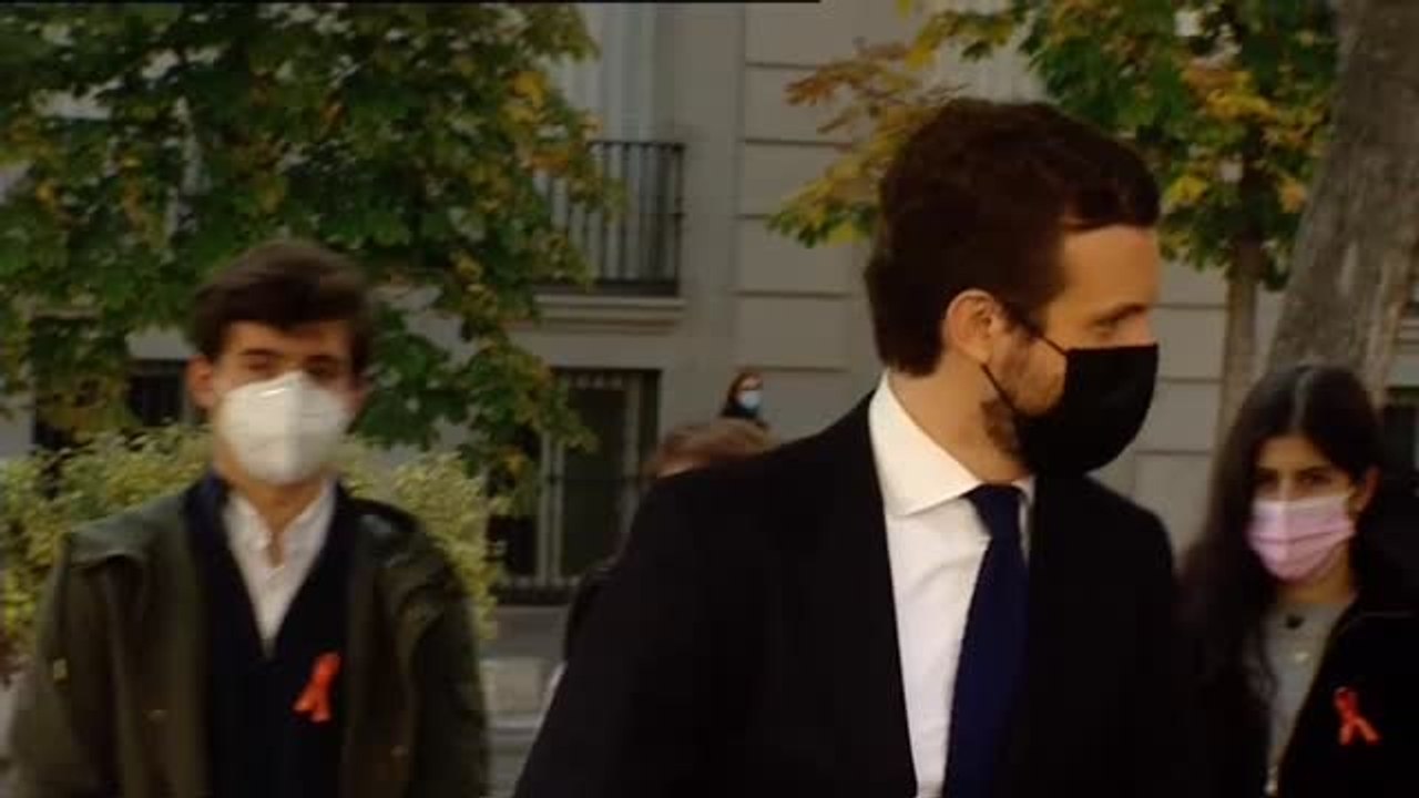 Pablo Casado firma contra la 'ley Celaá'