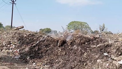 ट्रेंचिंग ग्राउंड पर उड़ा रहा धुएं का गुबार, लोग हो रहे बीमार