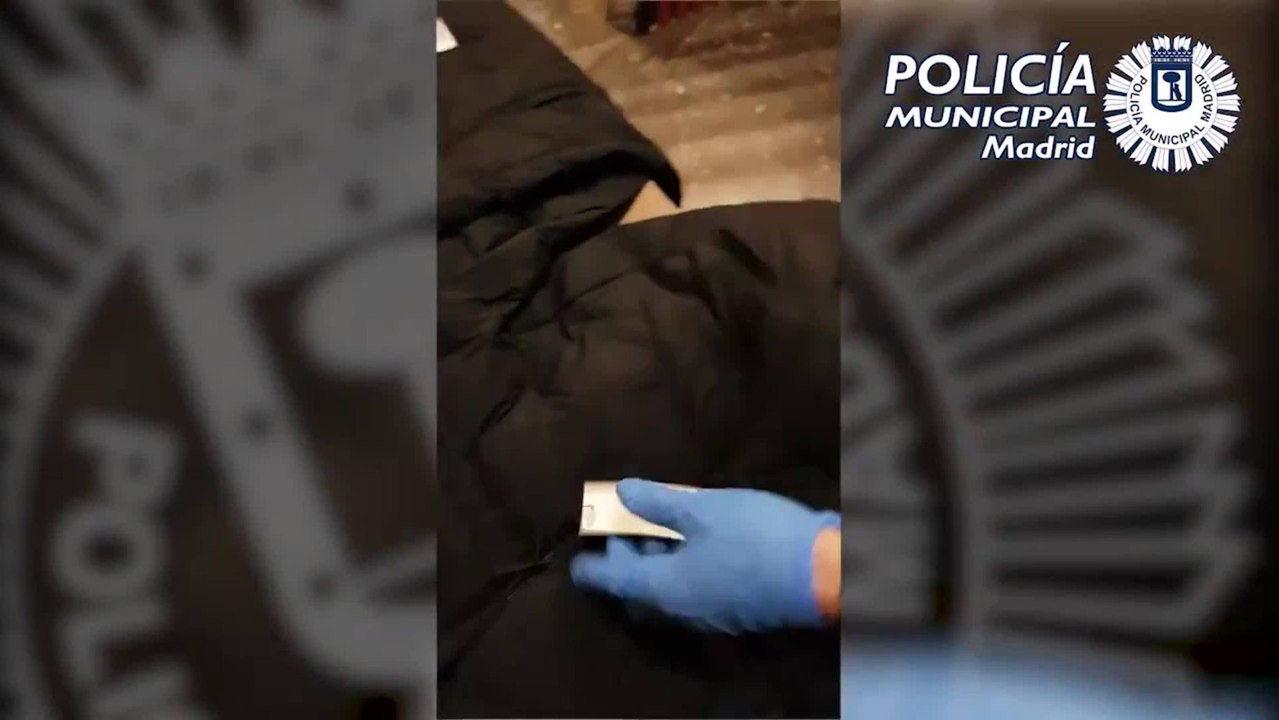 Detenido un hombre por llevar en su coche ropa robada