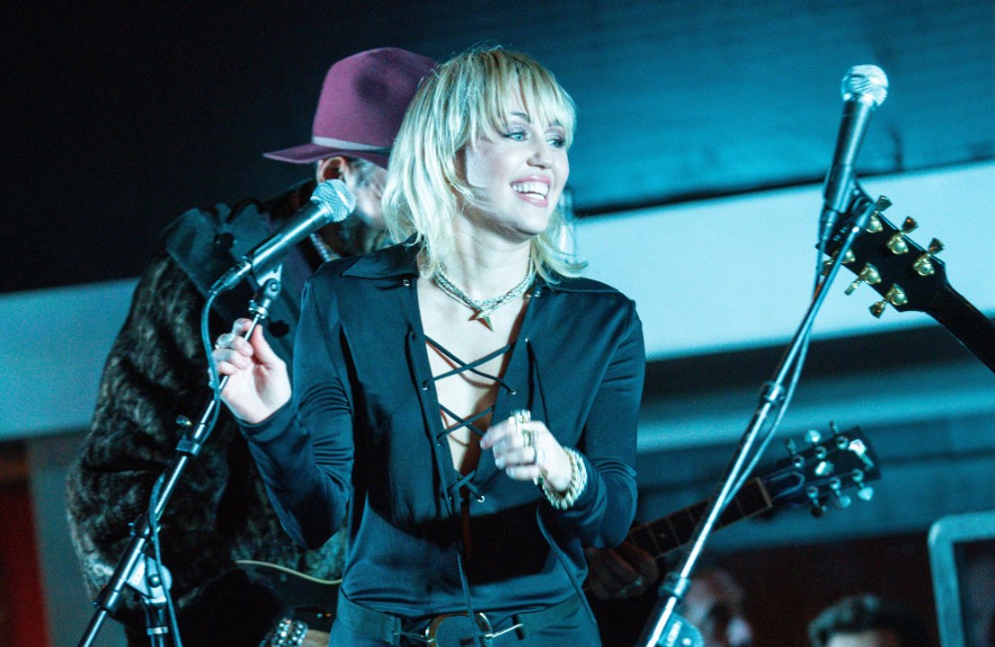 マイリー・サイラスとデュア・リパのコラボ曲『プリズナー』がリリース