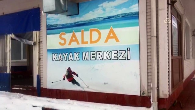 BURDUR - Salda Kayak Merkezi'ne mevsimin ilk karı düştü