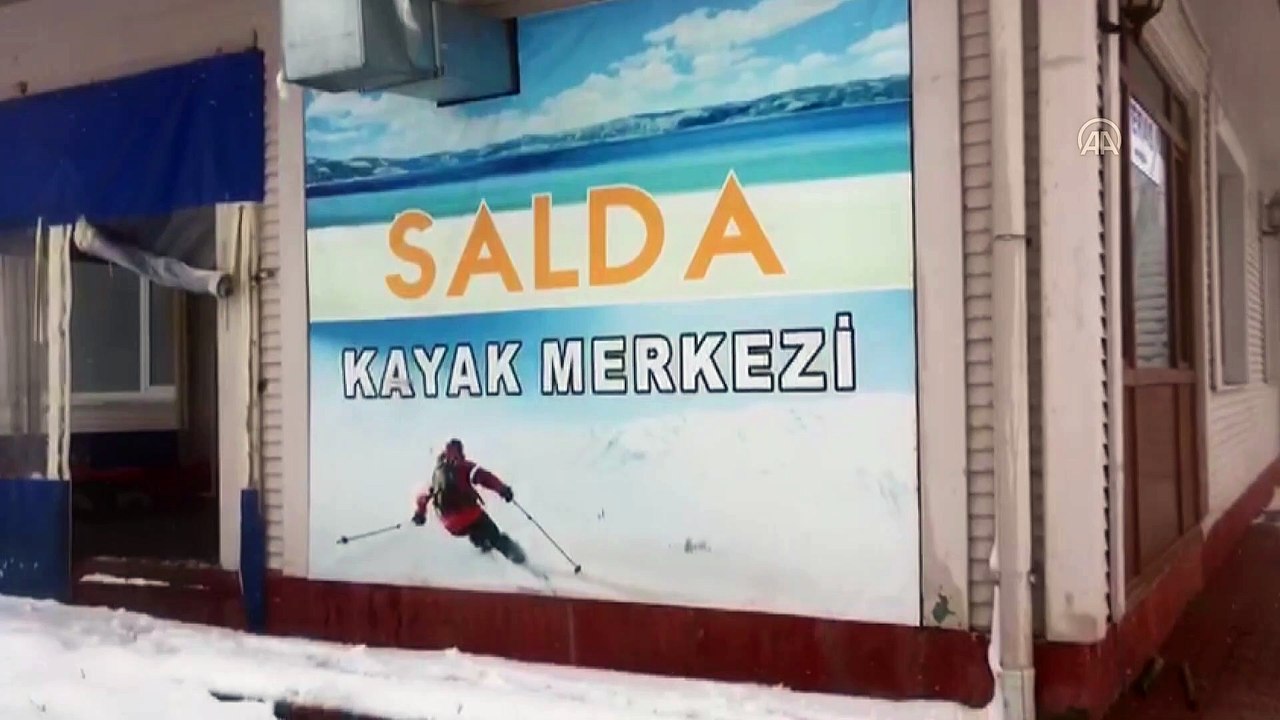 BURDUR - Salda Kayak Merkezi'ne mevsimin ilk karı düştü