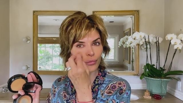 Lisa Rinna’s Guide to Ageless Skin, a Classic Smoky Eye, and Her Signature Plush Lips