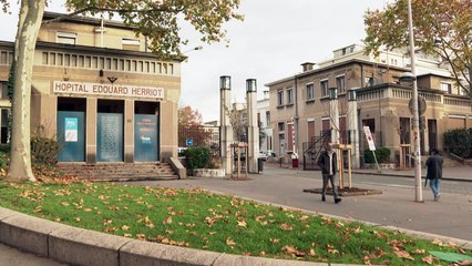 Ante la pandemia, personal médico exhausto cuelga la bata