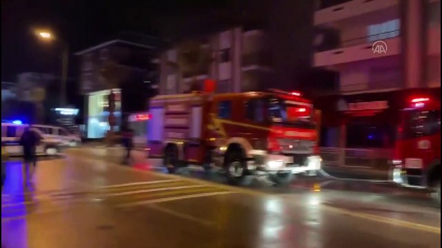 DENİZLİ - Apartmanın çatı katında çıkan yangın söndürüldü