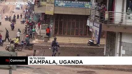 شاهد: احتجاجات في أوغندا في أعقاب اعتقال الموسيقي والسياسي بوبي واين المرشح للرئاسة