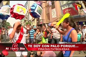 Piñata pelotera: Los hinchas le dan con palo a los seleccionados