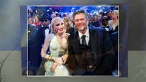 A closer look at Gwen Stefani's engagement ring as her fiance Shelton receives t