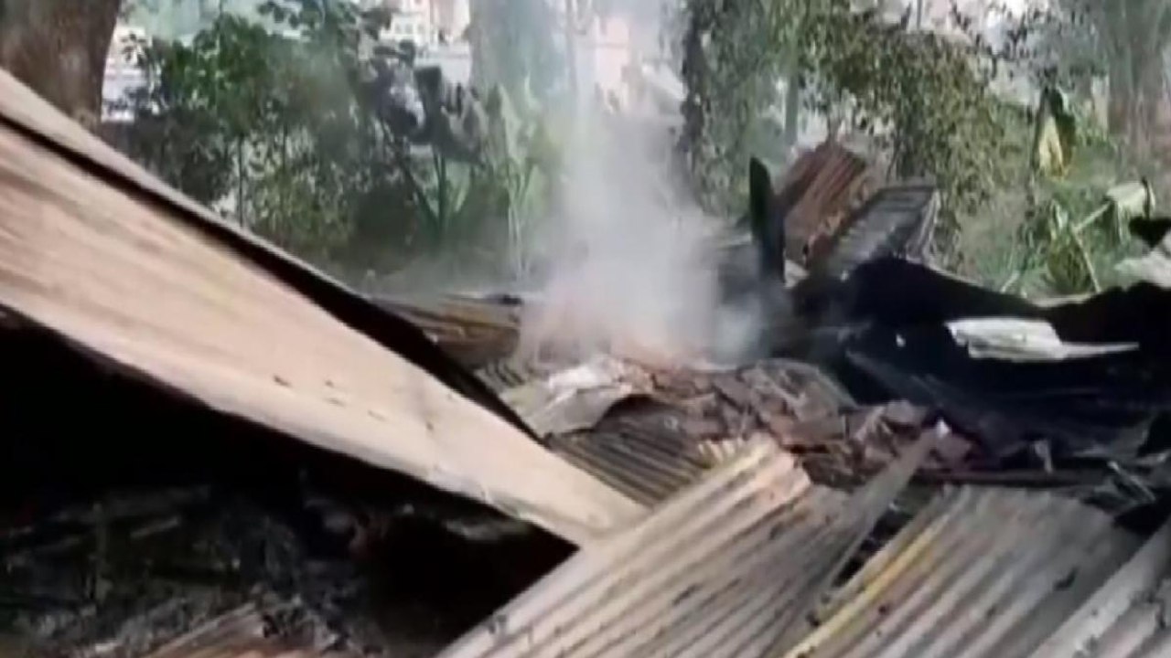 West Bengal: BJP office gutted in fire, party a...