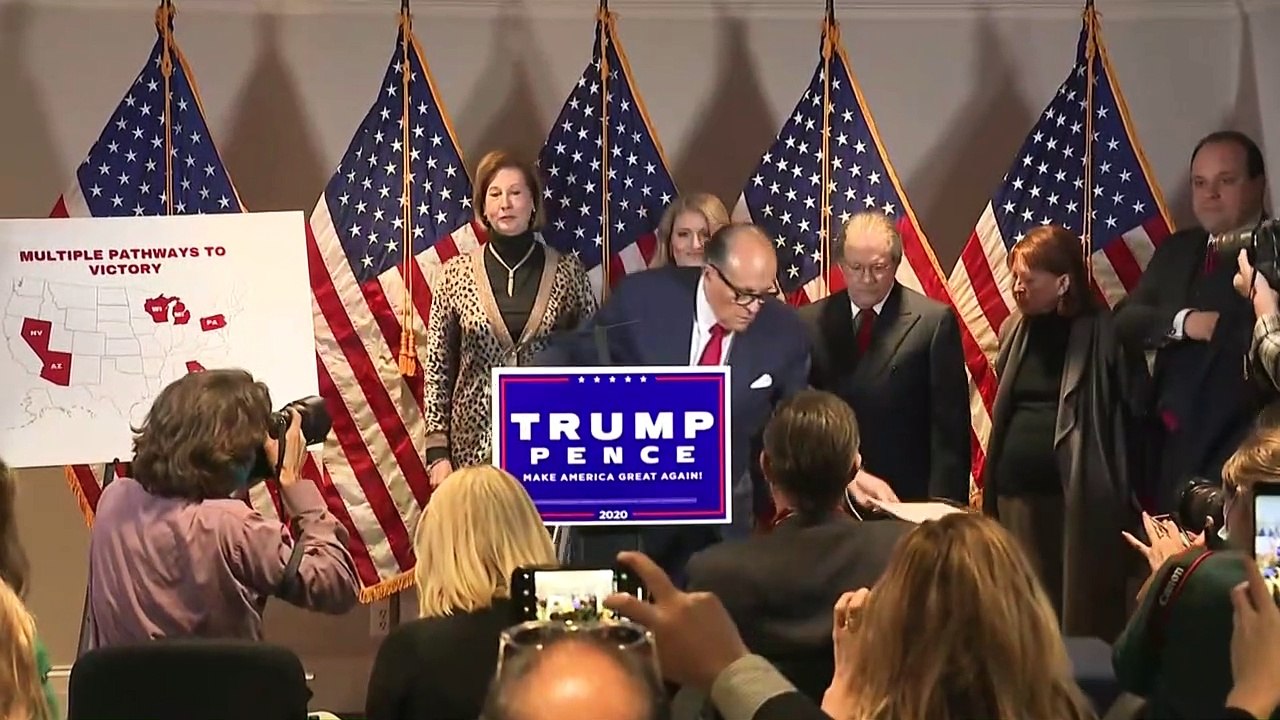 Trumps anwalt giuliani zieht vom leder und erntet spott