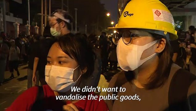 Thai protesters hit police HQ with paint and water guns