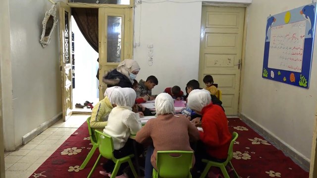 أطفال سوريا اللاجئون يعيشون ظروفا بالغة الصعوبة في مخيمات النزوح