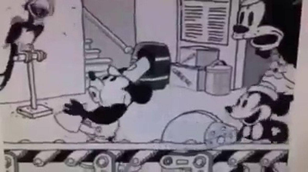 Achte Mal Drauf Wie Micky Mouse Die  Löcher In Den Käse Macht