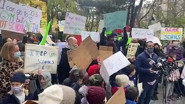 Escolas fechadas; bares abertos