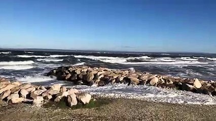 Météo. Vagues et écume au Jaï : un mistral plus faible mais encore présent