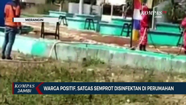 Warga Positif, Satgas Semprot Disinfektan di Perumahan