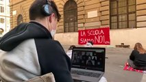 Estudantes italianos protestam contra ensino remoto