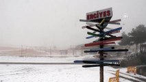 KAYSERİ - Erciyes Kayak Merkezi'ne kar yağdı