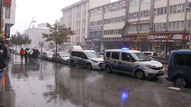 ERZURUM - Mevsimin ilk karı yağdı