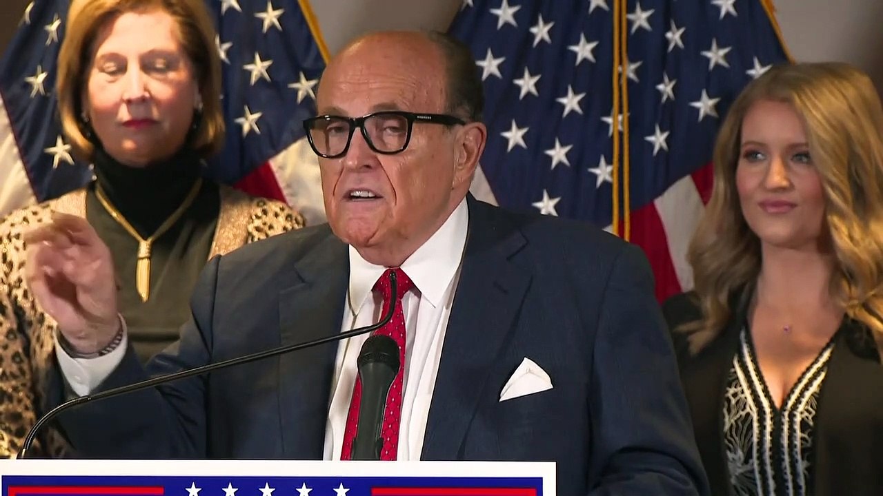 Nur noch peinlich? Trump Anwalt Rudy Giuliani (76) mit wirren Theorien
