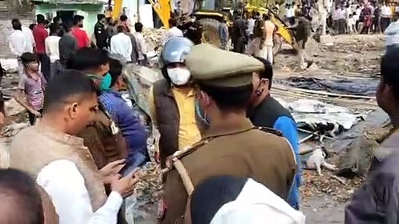 बिना किसी लिखित सूचना के चलाए जा रहे अतिक्रमण अभियान को कैंट विधायक ने रोका