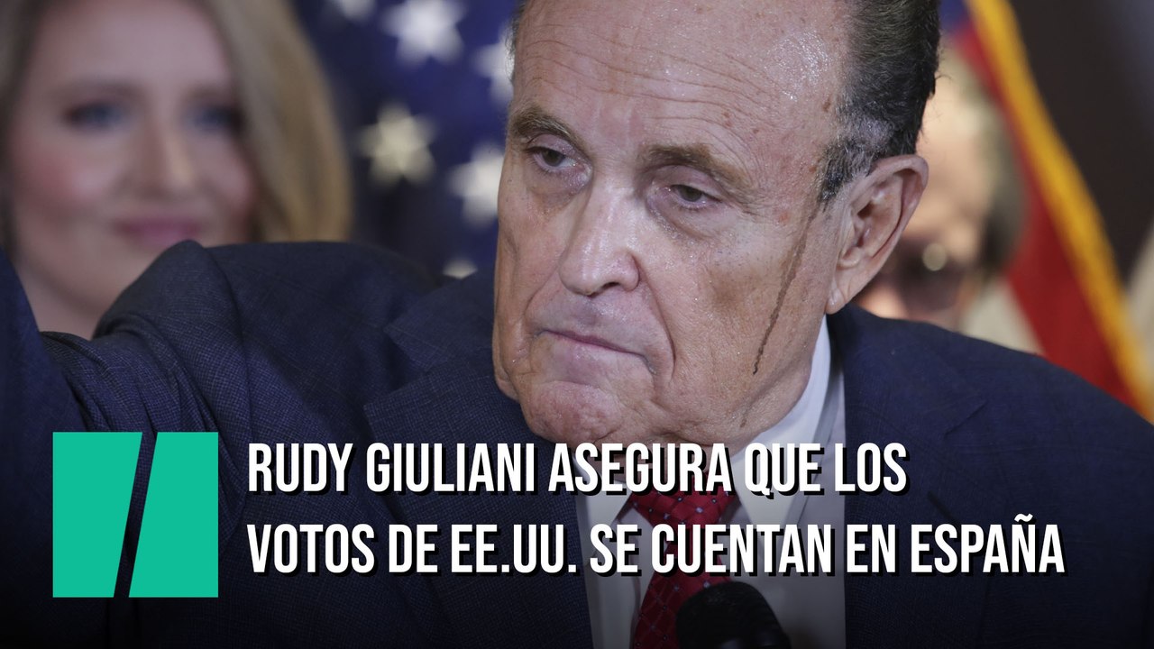 Un tinte le juega una mala pasada en plena conferencia a Rudy Giuliani