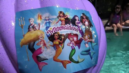 Diversão na Piscina e Brincadeiras das Princesas com Sophia Isabella e Alice Princesas Episódio  (3)