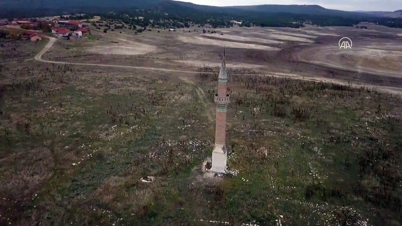 ESKİŞEHİR - Porsuk Barajı'nın suyu çekilince eski minare gün yüzüne çıktı