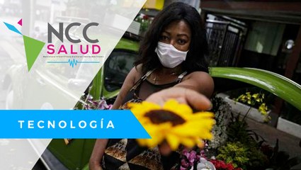 Ante la pan­de­mia, bra­si­le­ña se rein­ven­ta como flo­ris­ta en las ca­lles de Co­pa­ca­ba­na