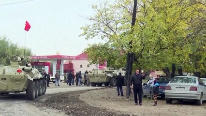 Με τουρκικές σημαίες η είσοδος των Αζέρων στο Αγκνταμ