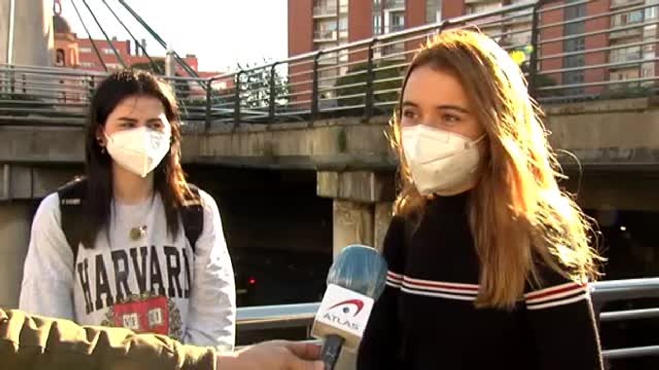 Universitarios de visita en una UCI de Bilbao: "Cualquier joven puede acabar ahí"