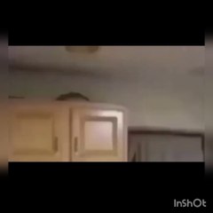 Yo riéndome de un chiste que me contó una de las voces de mi cabeza