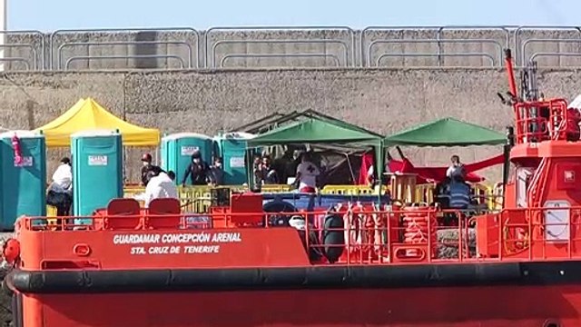 España habilitará carpas y campamentos para acoger 7.000 migrantes en Canarias