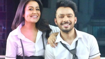 Neha Kakkar ने दिया  सवाल का दिया उल्टा जवाब तो भाई से पड़े चांटे, Viral हुआ Video | FilmiBeat