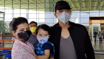 Shreyas Talpade with family spotted at Airport | FilmiBeat