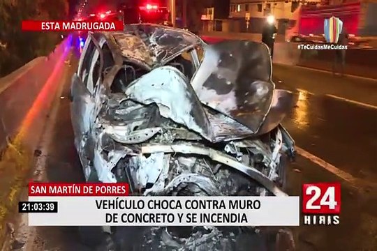 Auto se incendia en la Panamericana Norte
