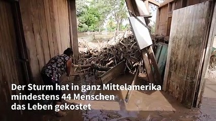 Aufräumen nach Durchzug von Hurrikan "Iota"