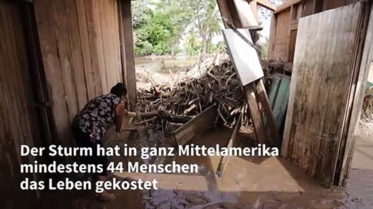 Aufräumen nach Durchzug von Hurrikan 'Iota'