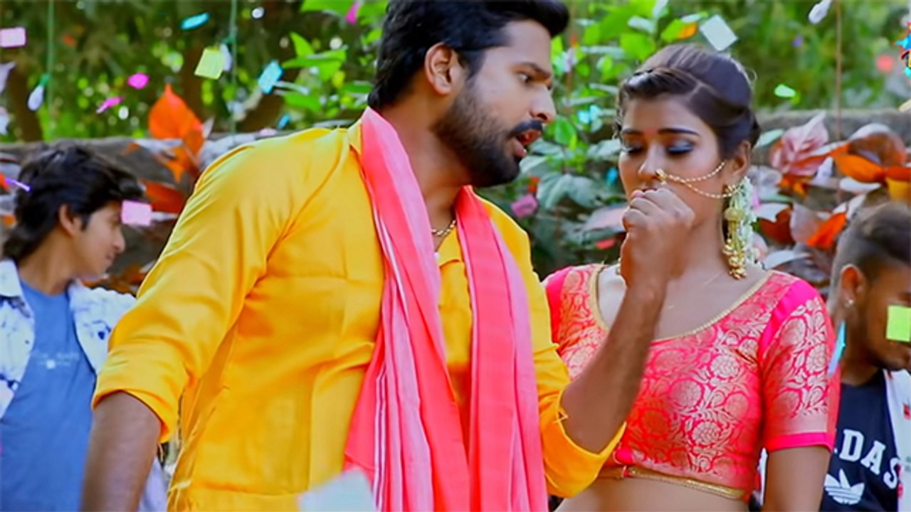Ritesh Pandey का Bhojpuri गाना 'काशी हिले पटना हिले’ का धमाल