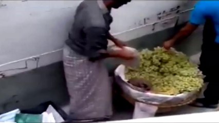 ফল কেনার আগে একবার হলেও ভিডিও দেখুন - দোকানদার কিভাবে আমাদেরকে ঠকাচ্ছে