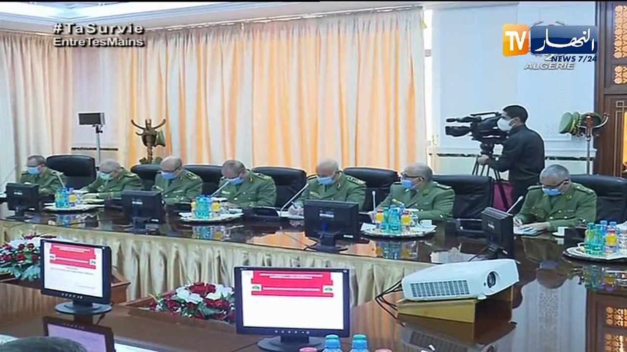 الفريق شنقريحة يترأس إجتماع عمل مع المديرين العامين للمؤسسات الصناعية التالبعة لمديرية الصناعات العسكرية