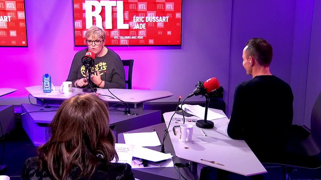 La série Emily in Paris : Le type, il a fumé - Laurence Boccolini