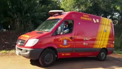 Jovem de 26 anos fica ferida após bater carro contra portão