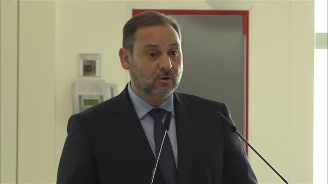 Ábalos pide sensatez a Casado en su visita a Canarias