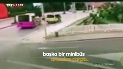 Yolcu indiren minibüse bir başka minibüs çarptı: 4 yaralı